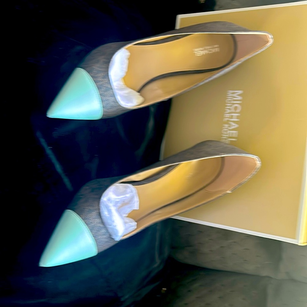 Lake Toe Cap Pump Micheal Kors 10M